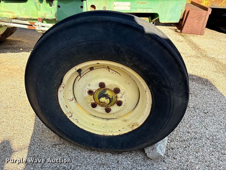 image for item EU7425 1992 John Deere 2155 tractor