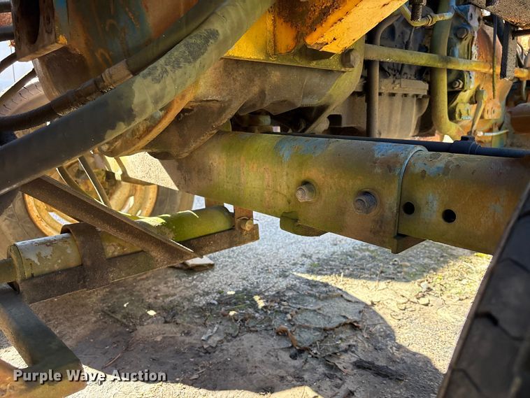 image for item EU7426 1983 Ford 5610 tractor