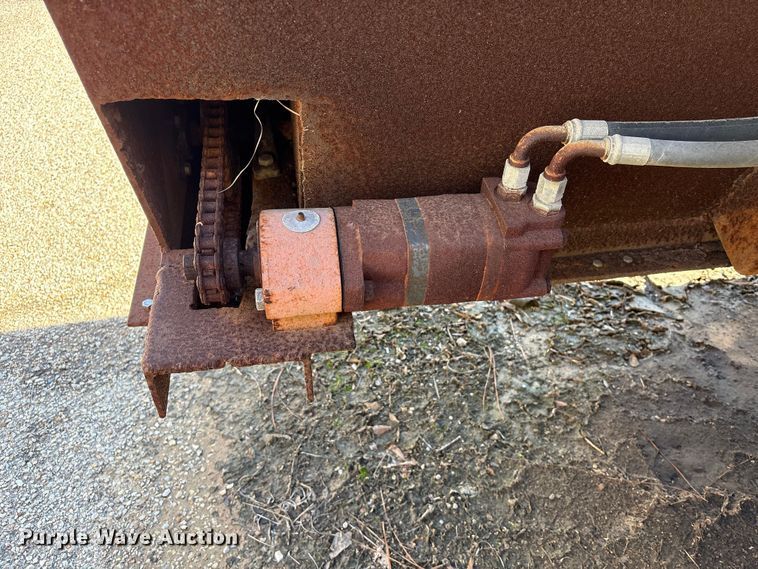 image for item EU7426 1983 Ford 5610 tractor