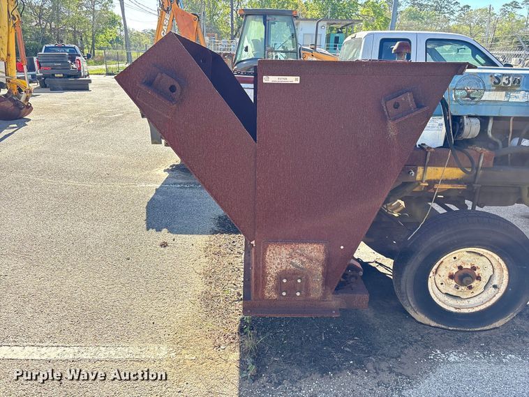 image for item EU7426 1983 Ford 5610 tractor