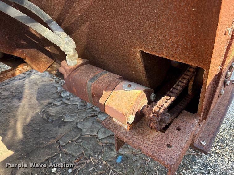 image for item EU7426 1983 Ford 5610 tractor