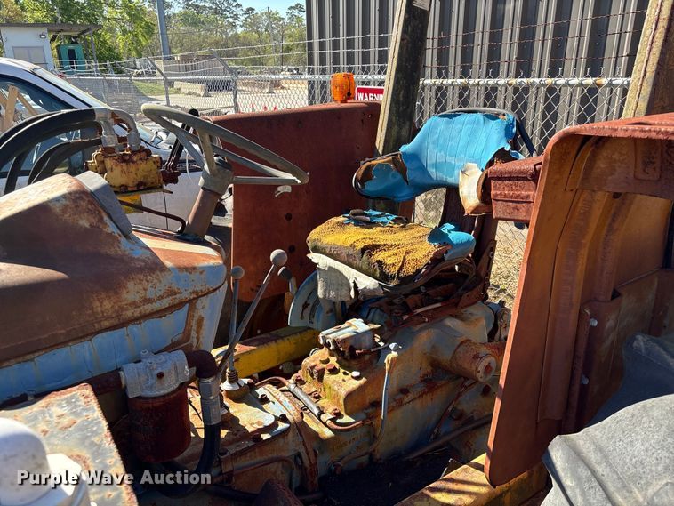 image for item EU7426 1983 Ford 5610 tractor