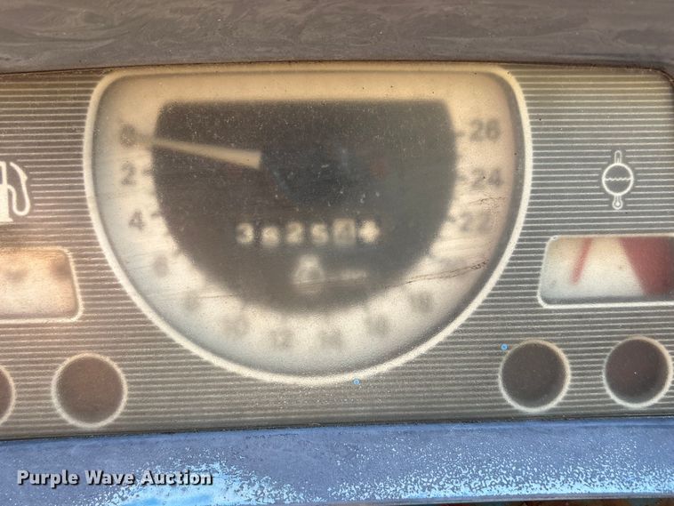 image for item EU7426 1983 Ford 5610 tractor