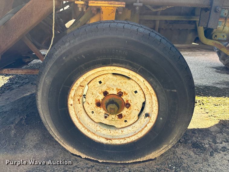 image for item EU7426 1983 Ford 5610 tractor