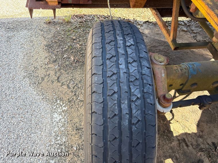 image for item EU7426 1983 Ford 5610 tractor