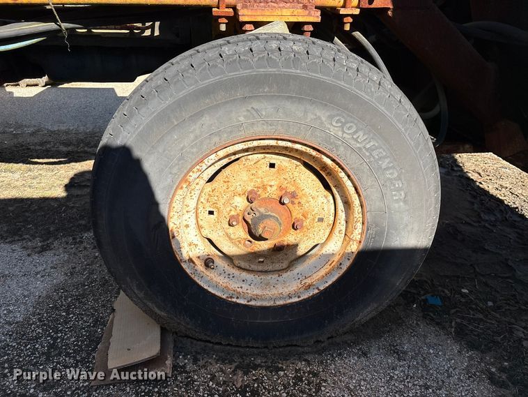 image for item EU7426 1983 Ford 5610 tractor