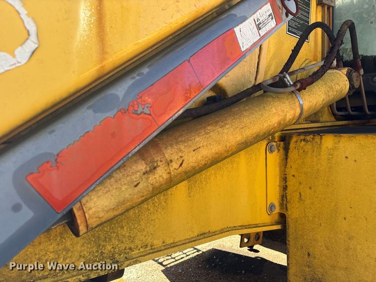 image for item EU7428 2001 New Holland LB75B backhoe
