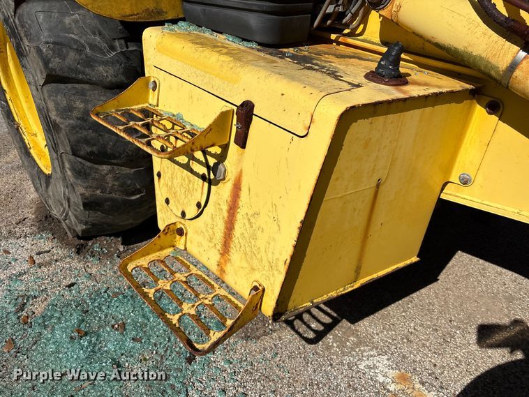 image for item EU7428 2001 New Holland LB75B backhoe