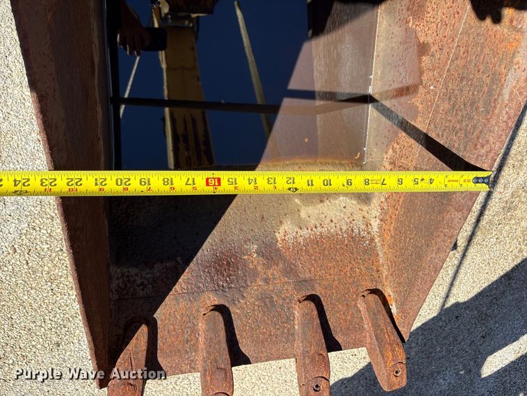 image for item EU7428 2001 New Holland LB75B backhoe