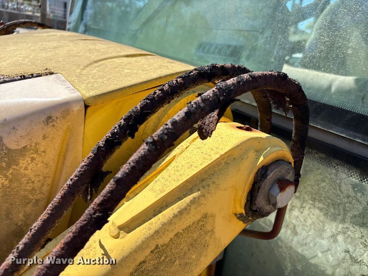 image for item EU7428 2001 New Holland LB75B backhoe