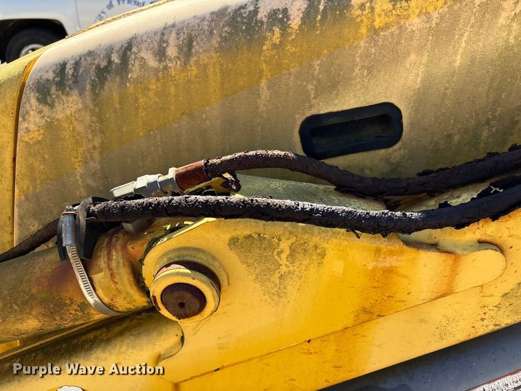 image for item EU7428 2001 New Holland LB75B backhoe