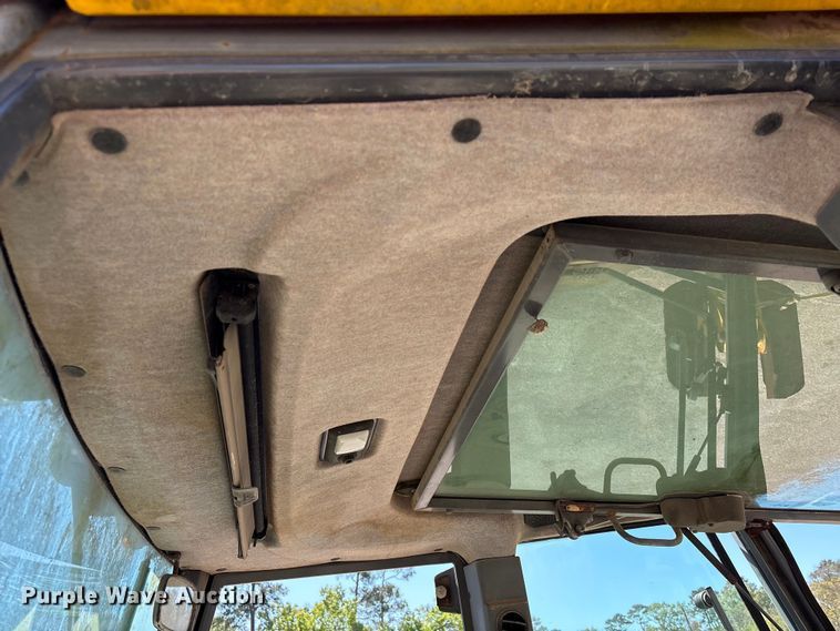 image for item EU7428 2001 New Holland LB75B backhoe