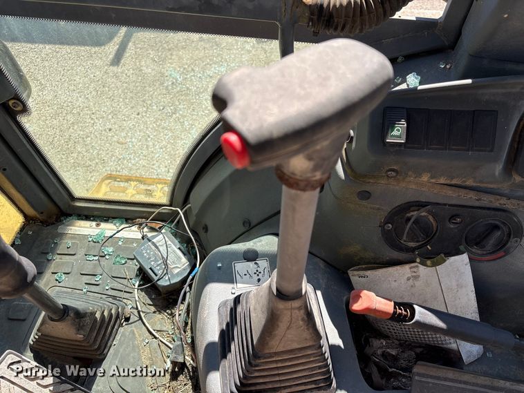 image for item EU7428 2001 New Holland LB75B backhoe