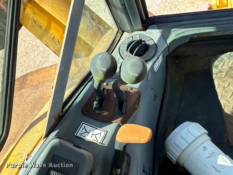 image for item EU7428 2001 New Holland LB75B backhoe