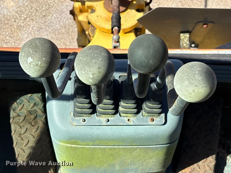 image for item EU7428 2001 New Holland LB75B backhoe