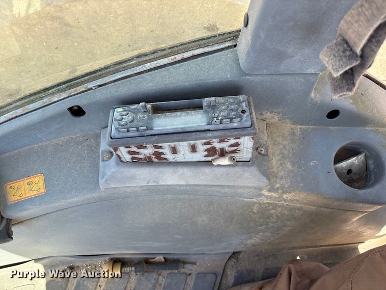 image for item EU7428 2001 New Holland LB75B backhoe