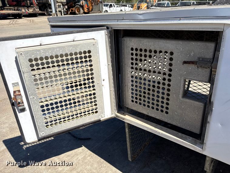 image for item EU7431 Deerskin Manufacturing animal control pickup truck bed