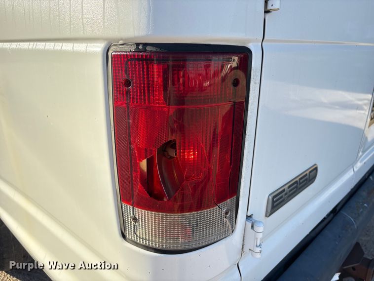 image for item EU7449 2008 Ford E350 van