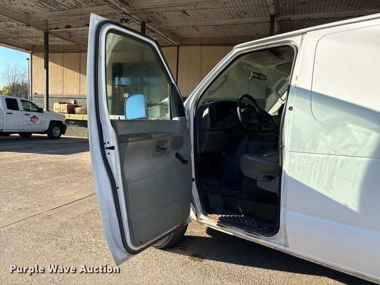 image for item EU7449 2008 Ford E350 van