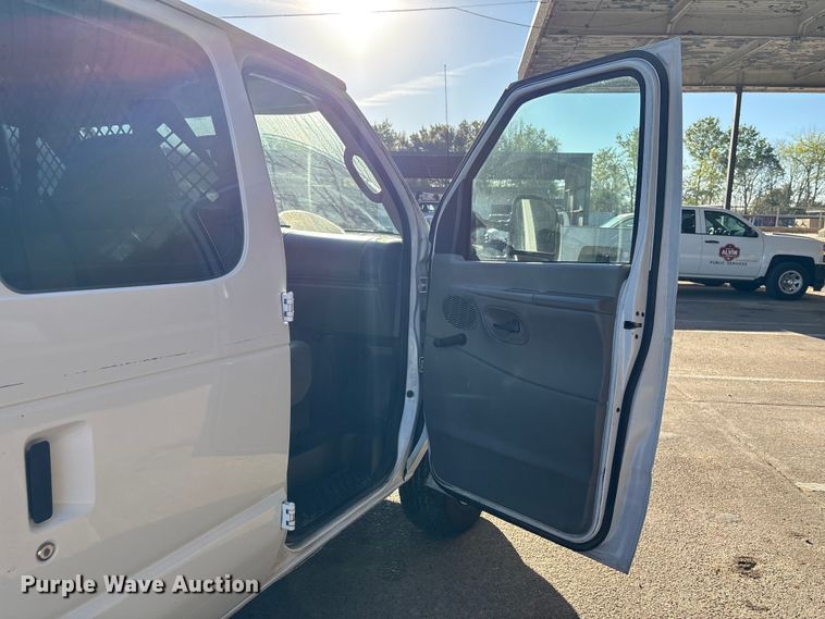 image for item EU7449 2008 Ford E350 van