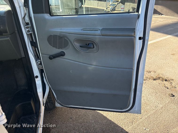 image for item EU7449 2008 Ford E350 van