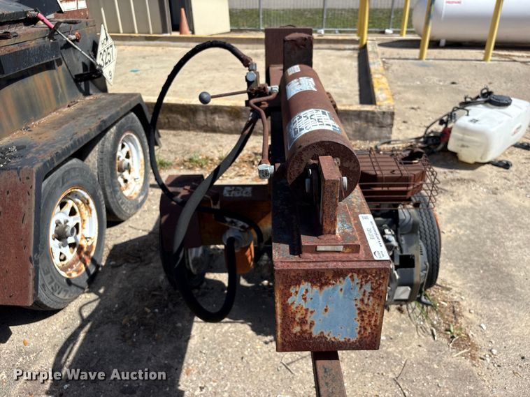 image for item EU7462 Commercial log splitter