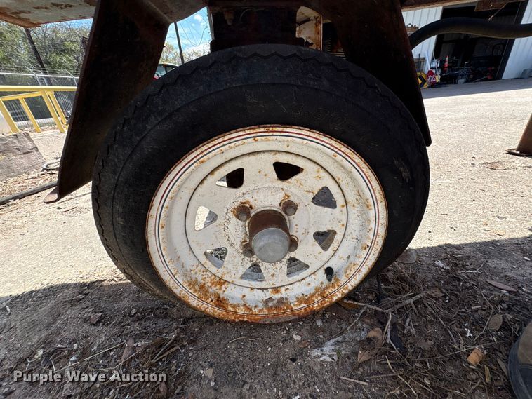 image for item EU7462 Commercial log splitter