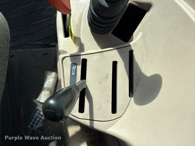 image for item EU7479 Kubota M6040 tractor