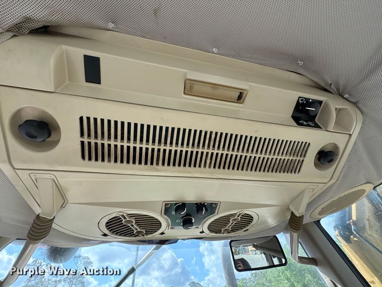 image for item EU7480 John Deere 6415 tractor