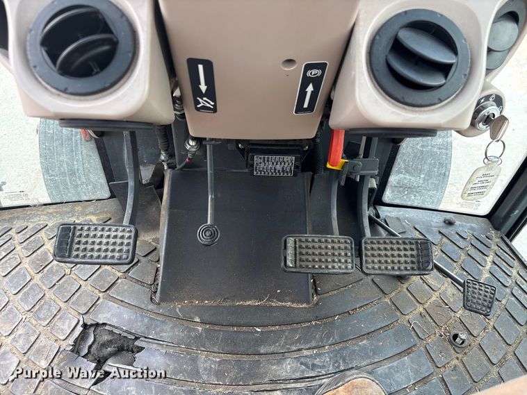 image for item EU7481 Kubota M6040 tractor