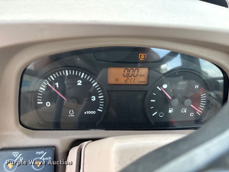 image for item EU7481 Kubota M6040 tractor