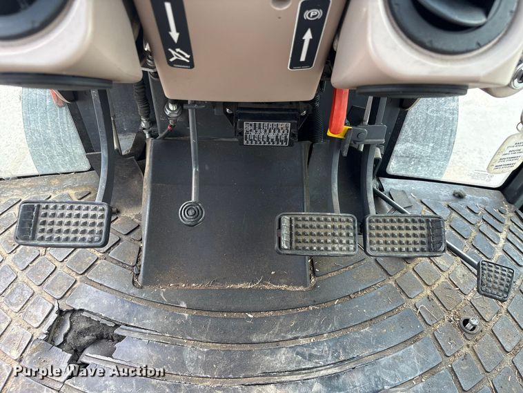 image for item EU7481 Kubota M6040 tractor