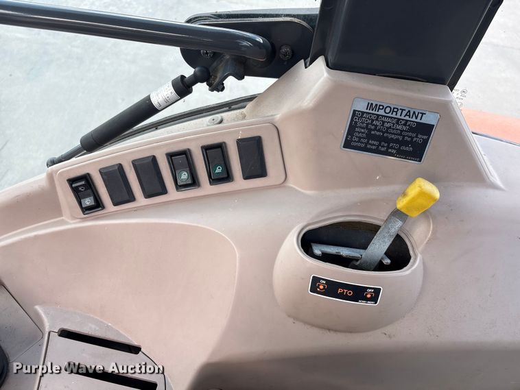 image for item EU7481 Kubota M6040 tractor