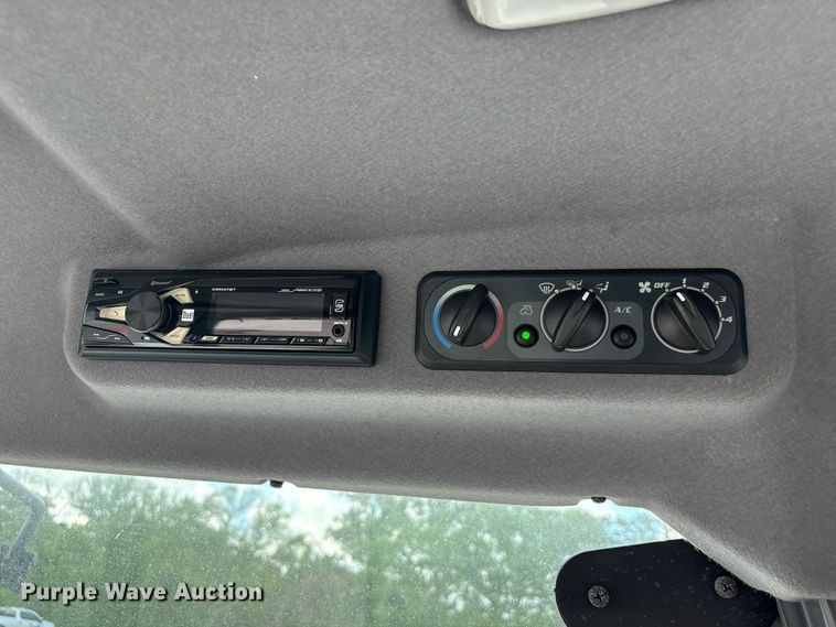 image for item EU7481 Kubota M6040 tractor