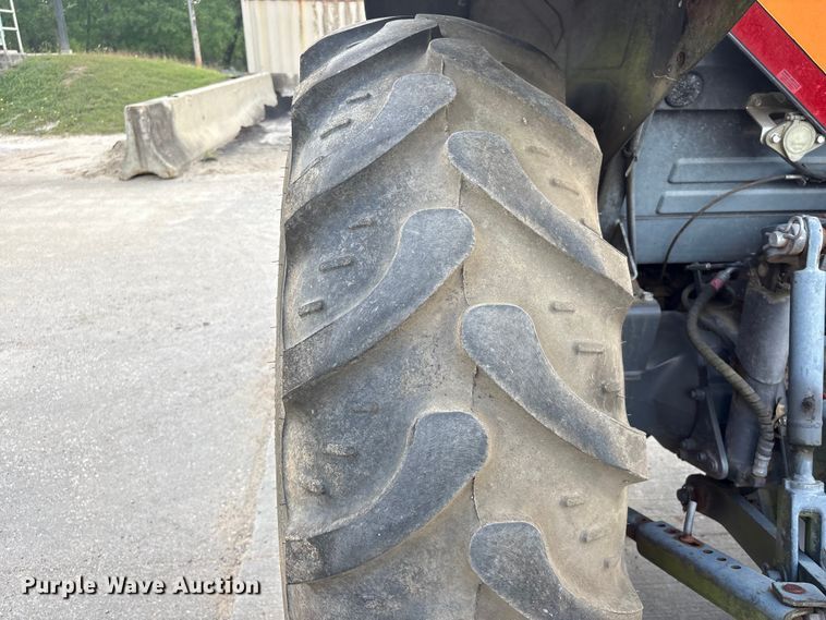 image for item EU7481 Kubota M6040 tractor