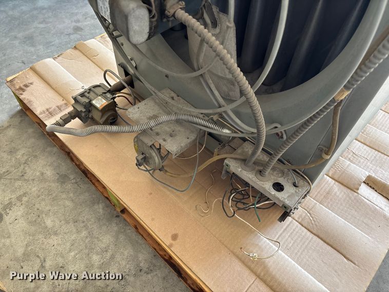 image for item EV2043 (2) Modine PV 175AE0130 heaters