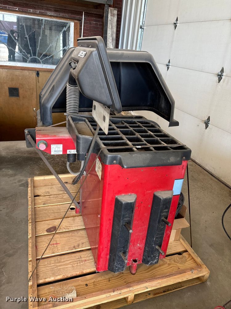 image for item EV2045 Coats 1025 Limited Edition tire balancer