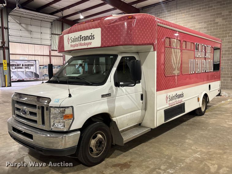 image for item EV2843 2019 Ford E450 shuttle bus