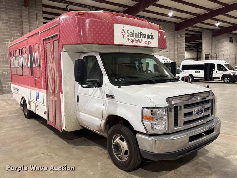 image for item EV2843 2019 Ford E450 shuttle bus