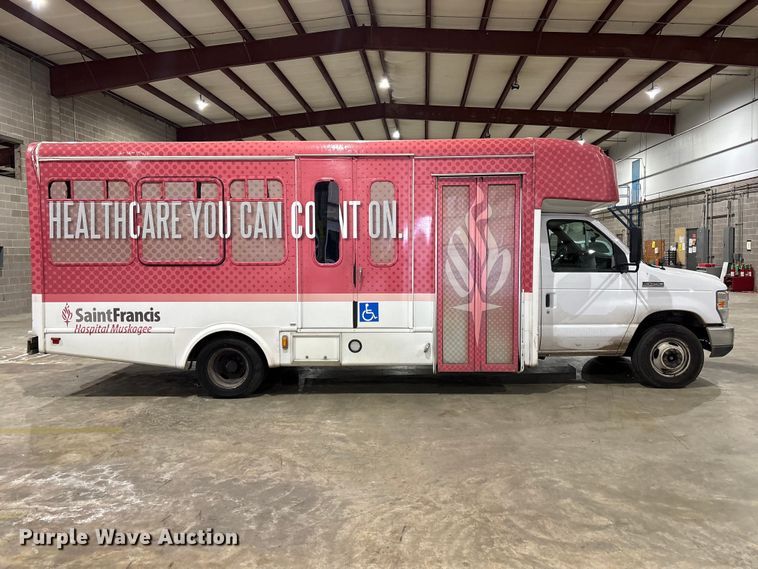 image for item EV2843 2019 Ford E450 shuttle bus