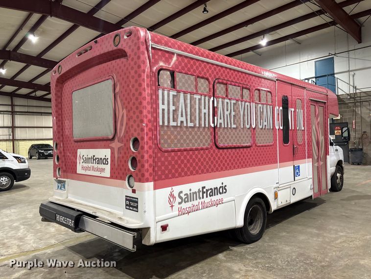 image for item EV2843 2019 Ford E450 shuttle bus
