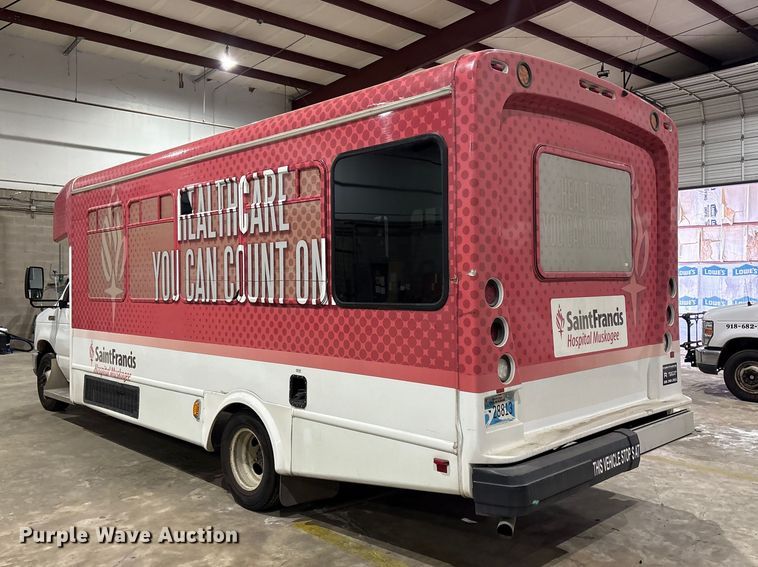 image for item EV2843 2019 Ford E450 shuttle bus