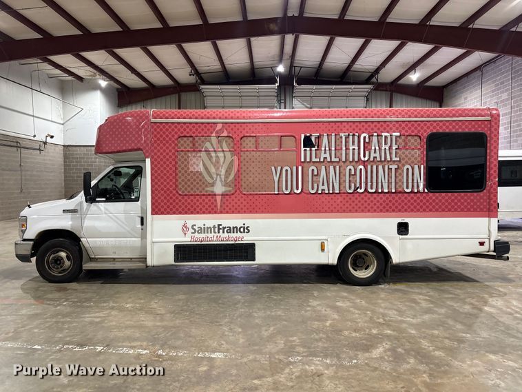 image for item EV2843 2019 Ford E450 shuttle bus