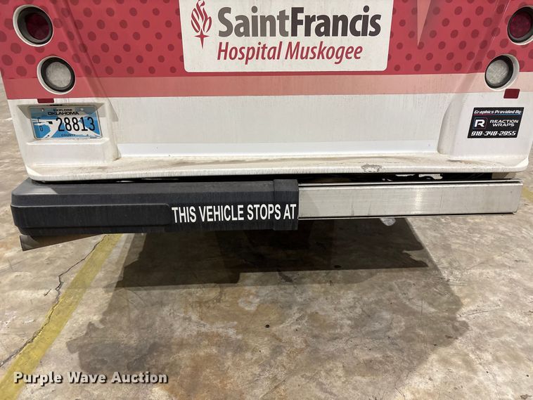 image for item EV2843 2019 Ford E450 shuttle bus