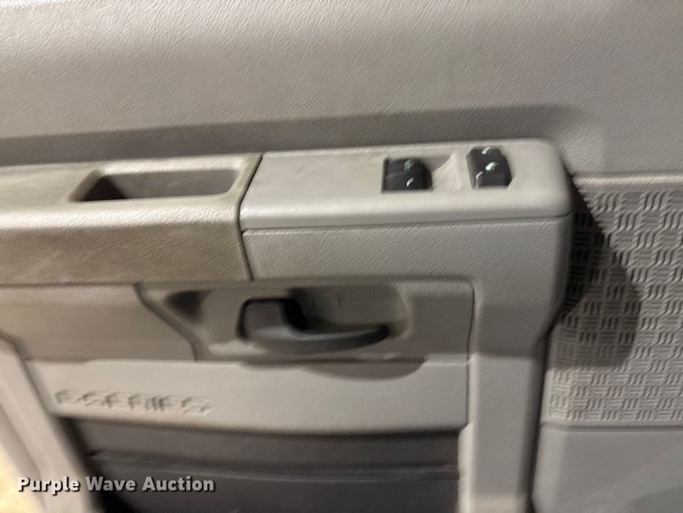 image for item EV2843 2019 Ford E450 shuttle bus