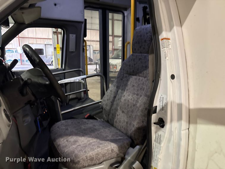 image for item EV2843 2019 Ford E450 shuttle bus