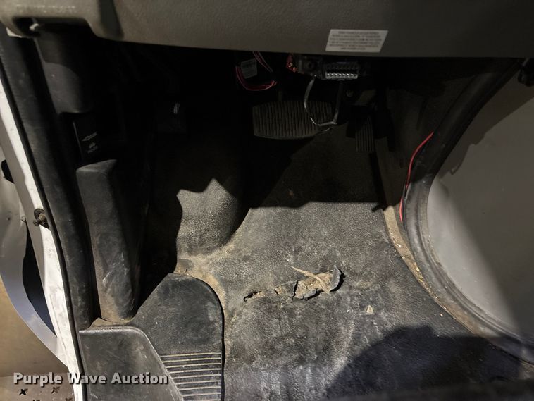 image for item EV2843 2019 Ford E450 shuttle bus