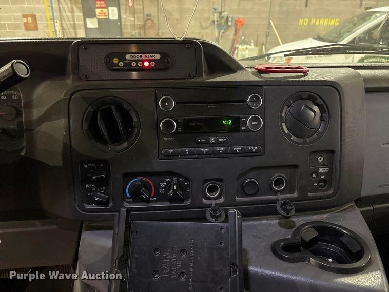 image for item EV2843 2019 Ford E450 shuttle bus