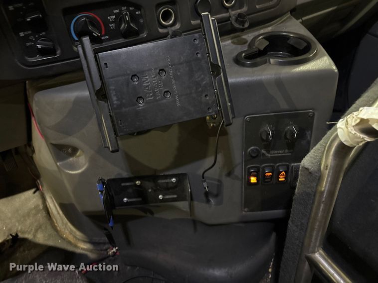 image for item EV2843 2019 Ford E450 shuttle bus