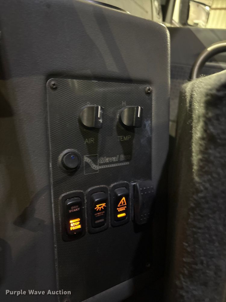 image for item EV2843 2019 Ford E450 shuttle bus